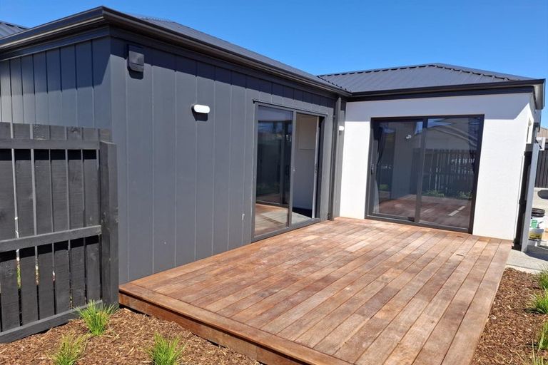 Photo of property in 8a Grassmere Street, Papanui, Christchurch, 8052