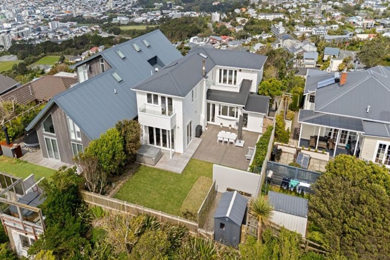 Photo of property in 52 Karepa Street, Brooklyn, Wellington, 6021