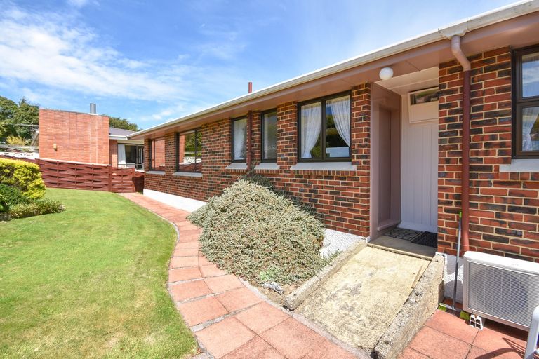 Photo of property in 30 Bayne Terrace, Macandrew Bay, Dunedin, 9014