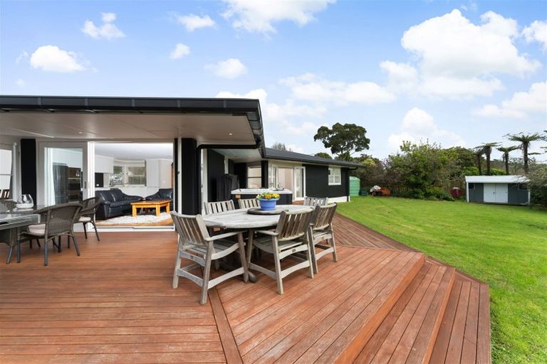 Photo of property in 72 Hanham Road, Kumeu, 0891
