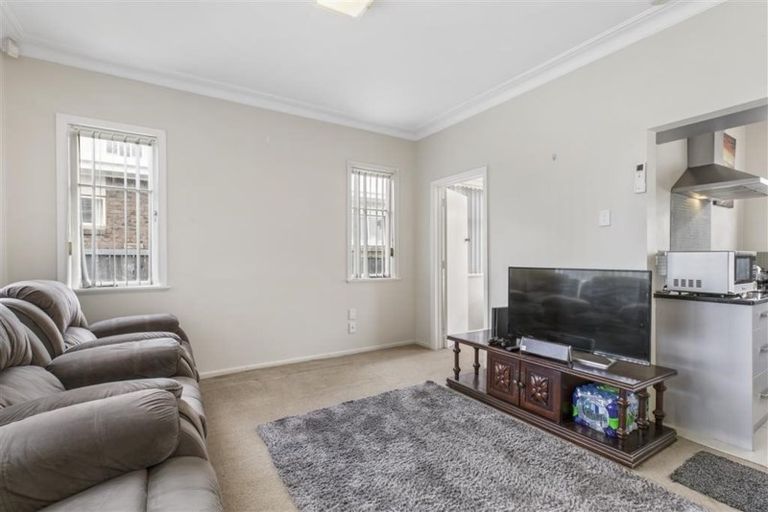 Photo of property in 102 Wallace Road, Papatoetoe, Auckland, 2025
