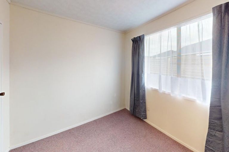 Photo of property in 20 Cumberland Place, Kelvin Grove, Palmerston North, 4414