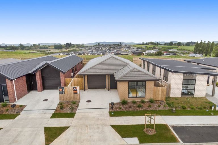 Photo of property in 25 Waruhia Crescent, Rototuna North, 3281