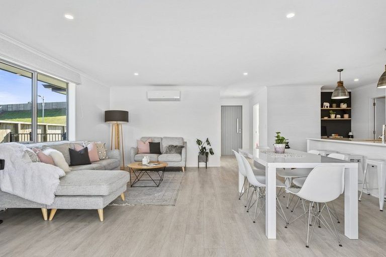 Photo of property in 56 Whakaturou Crescent, Pyes Pa, Tauranga, 3112