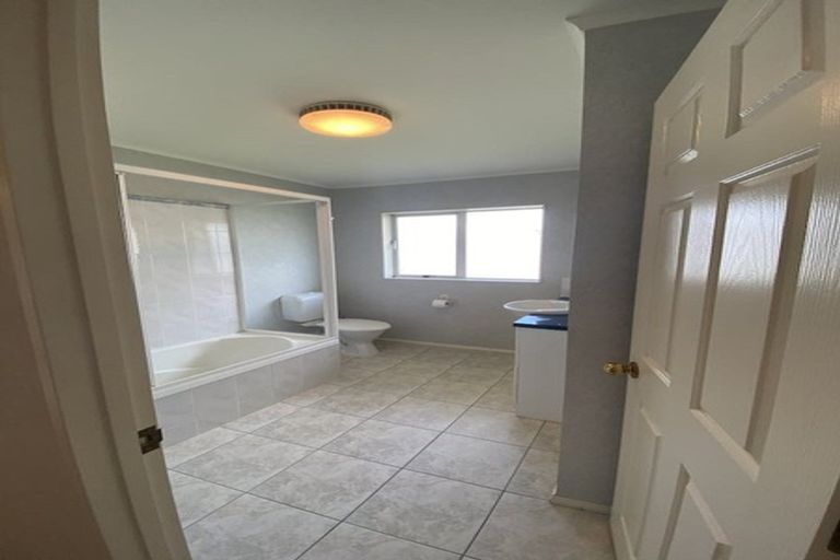 Photo of property in 24a Martin Jugum Lane, Ranui, Auckland, 0612