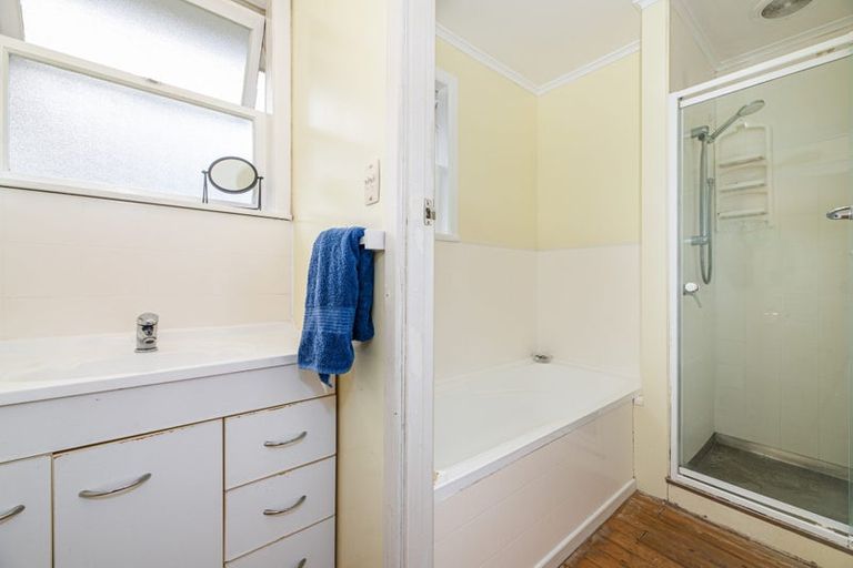 Photo of property in 9 Boler Place, New Lynn, Auckland, 0600