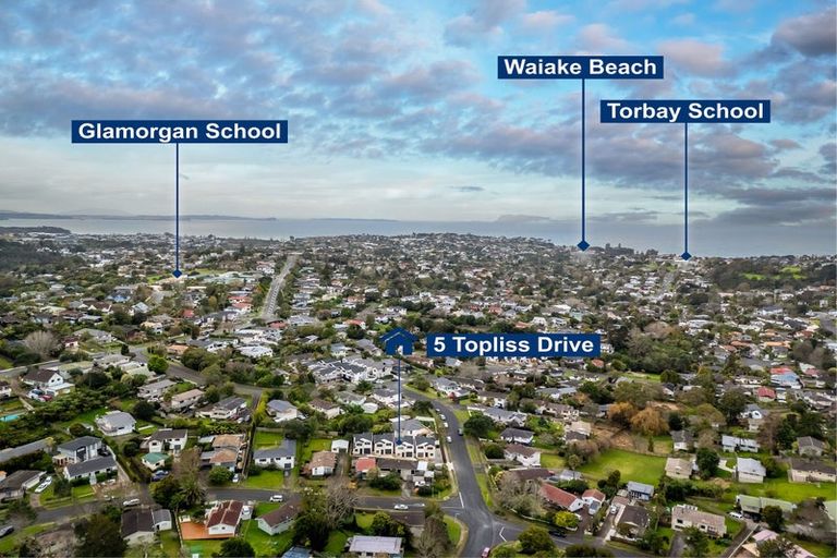 Photo of property in 5a Topliss Drive, Northcross, Auckland, 0632