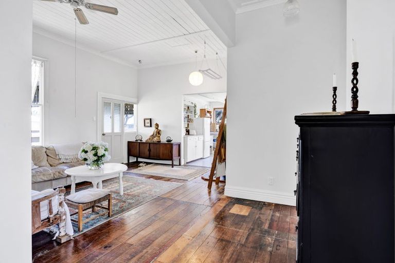 Photo of property in 207 Egmont Street, Patea, 4520