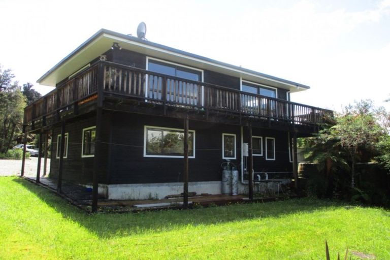 Photo of property in 14 Korua Street, Moana, 7872