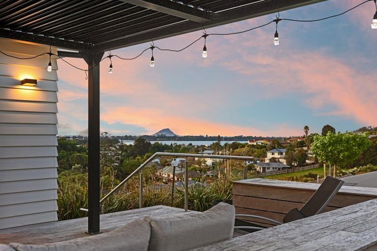 Photo of property in 101 Oteki Park Drive, Welcome Bay, Tauranga, 3112