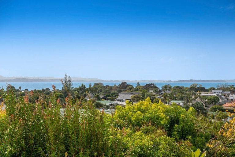 Photo of property in 6 Rakino Avenue, Manly, Whangaparaoa, 0930