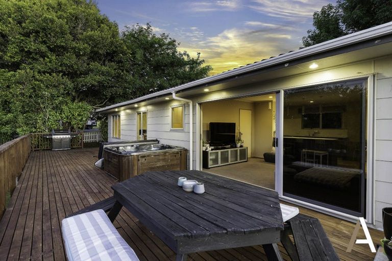 Photo of property in 42 Banyan Drive, Totara Heights, Auckland, 2105