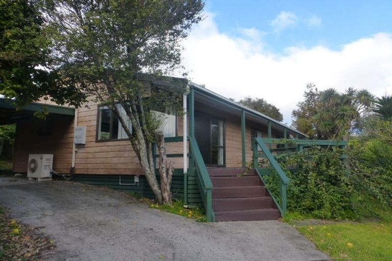 Photo of property in 1/12 Netherlands Avenue, Kelston, Auckland, 0602