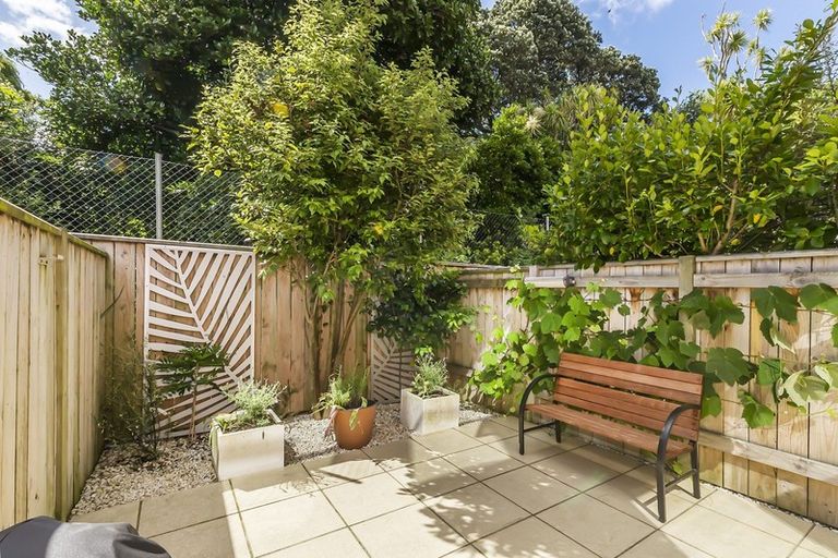 Photo of property in Nouvo Apartments, 8/21 Rugby Street, Mount Cook, Wellington, 6021