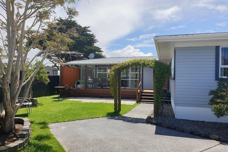 Photo of property in 53b Springs Road, Parakai, 0830