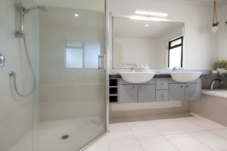 Photo of property in 28 Somerton Drive, Huntington, Hamilton, 3210