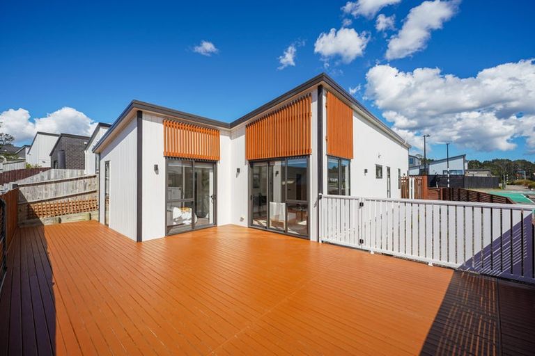 Photo of property in 7 Taiororua Avenue, Massey, Auckland, 0614