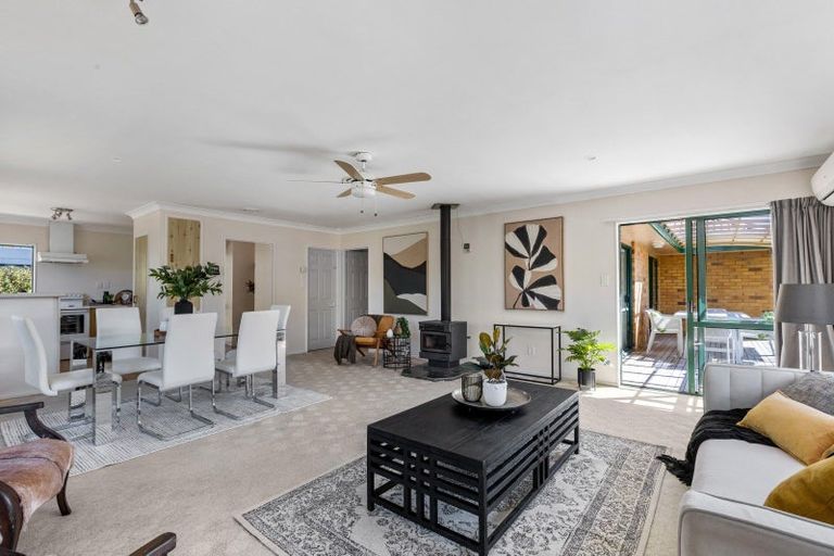 Photo of property in 14 Laurie Street, Red Beach, 0932