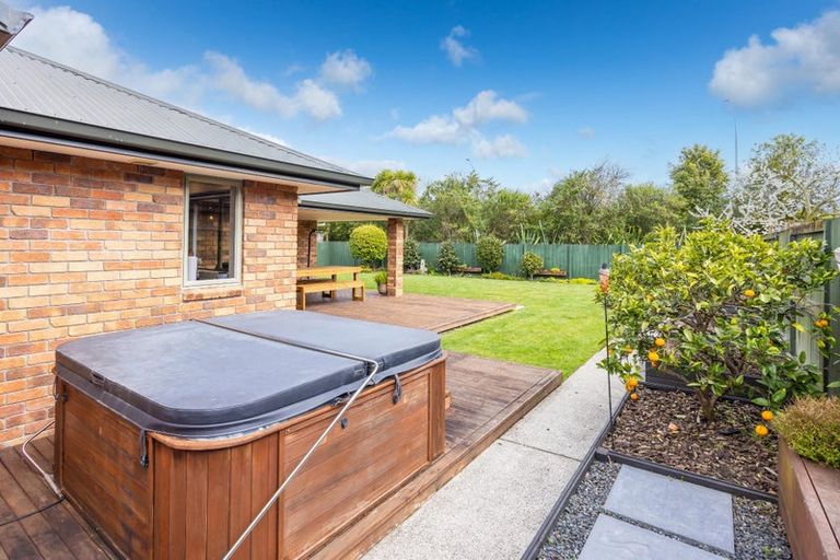 Photo of property in 17 Whitford Place, Rototuna North, Hamilton, 3210