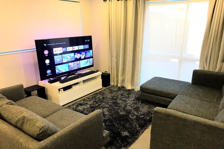 Photo of property in 39a Triangle Road, Massey, Auckland, 0614