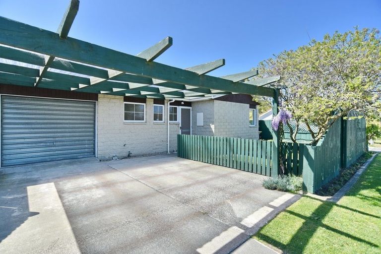 Photo of property in 2/12 Lagan Street, Belfast, Christchurch, 8051