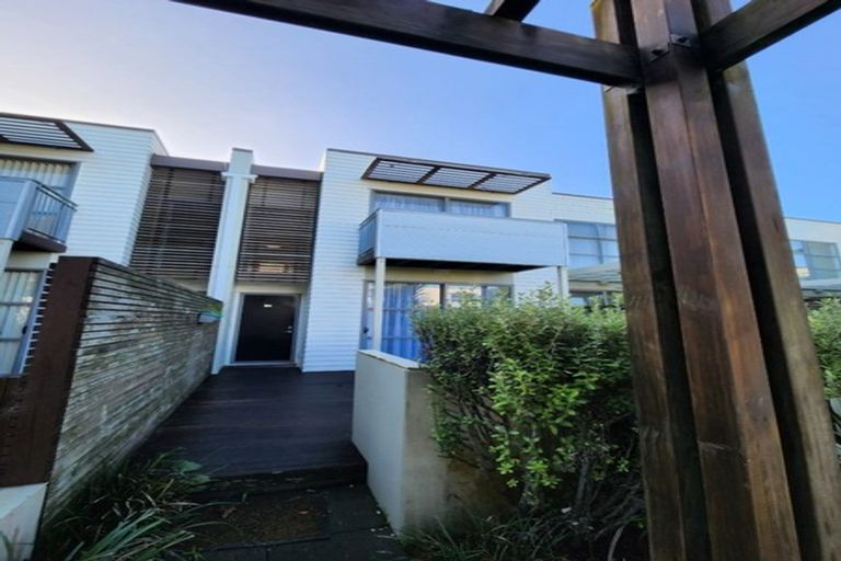 Photo of property in 39 The Track, Takanini, 2112