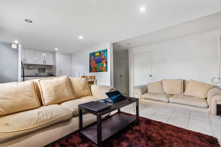 Photo of property in 1/10 Bishop Street, Green Bay, Auckland, 0604