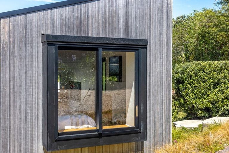 Photo of property in 70 Queens Drive, Oneroa, Waiheke Island, 1081