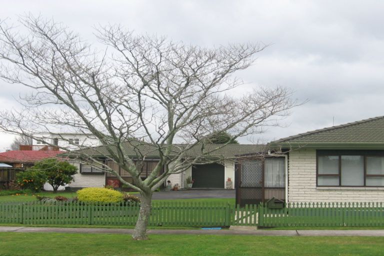 Photo of property in 2/12 Wellington Street, Papakura, 2110