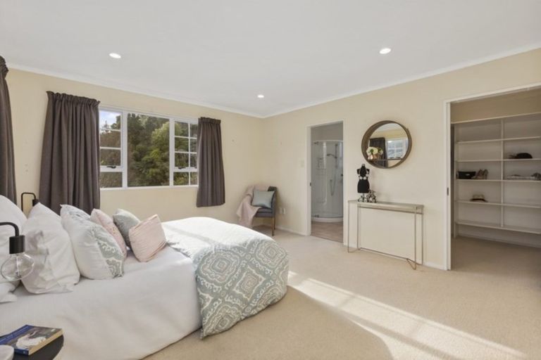Photo of property in 11 Kennedy Grove, Stokes Valley, Lower Hutt, 5019