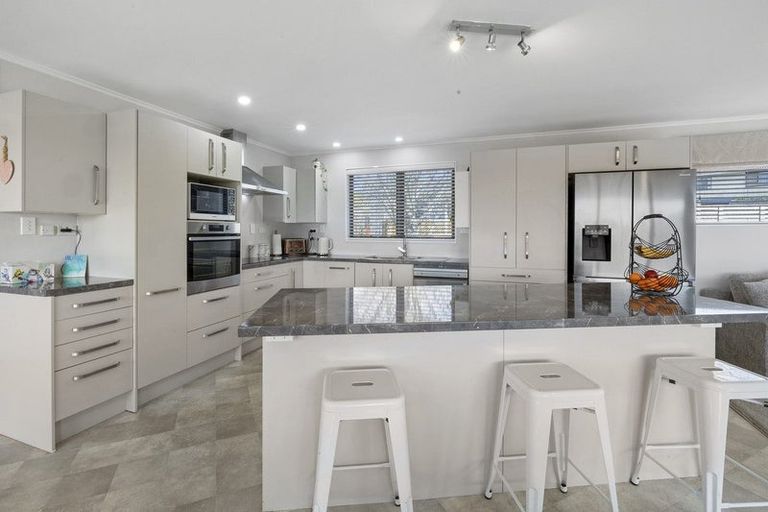 Photo of property in 17 Pukekohatu Street, Waitara, 4320