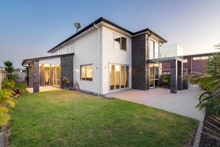 Photo of property in 18 Milano Boulevard, Karaka, Papakura, 2113