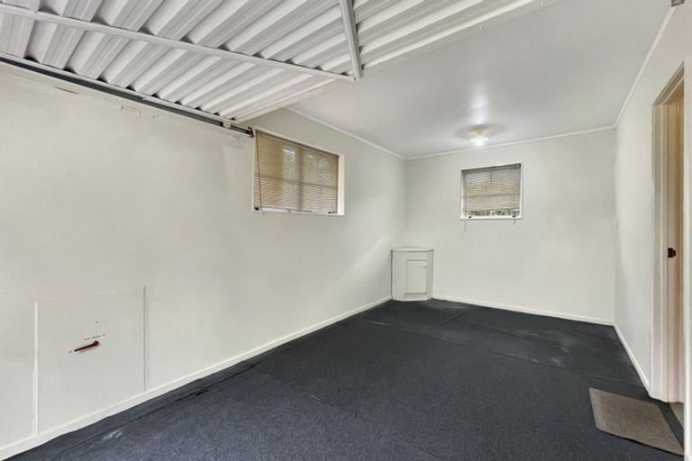 Photo of property in 1/65 Titirangi Road, New Lynn, Auckland, 0600