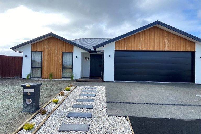 Photo of property in 6 Crosado Place, Rolleston, 7614