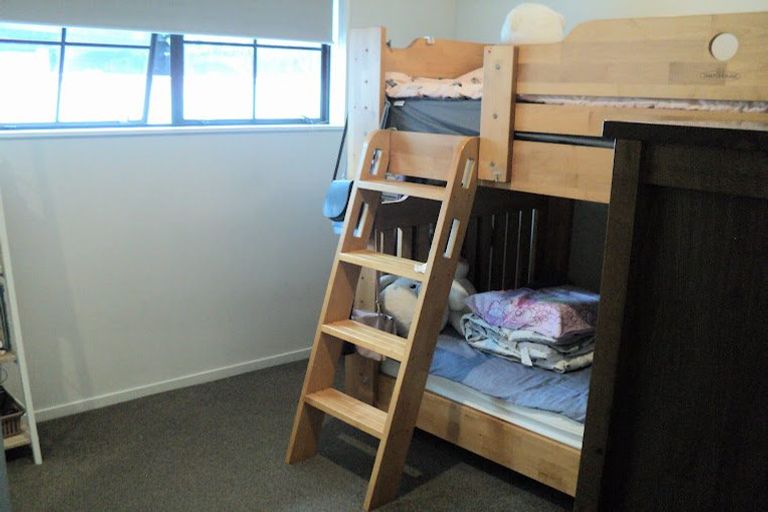 Photo of property in 8a Diosma Place, Botany Downs, Auckland, 2010