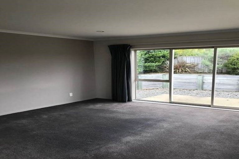 Photo of property in 33 Aspiring Terrace, Aotea, Porirua, 5024