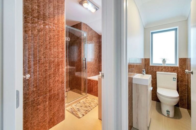 Photo of property in 237a Sturges Road, Henderson, Auckland, 0612