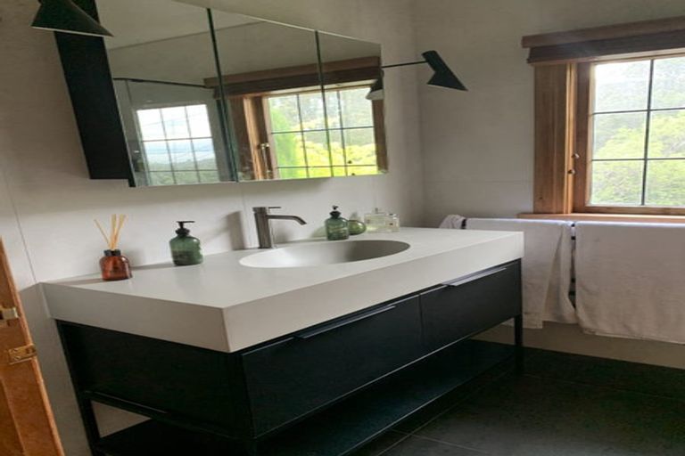 Photo of property in 9a Homewood Crescent, Karori, Wellington, 6012