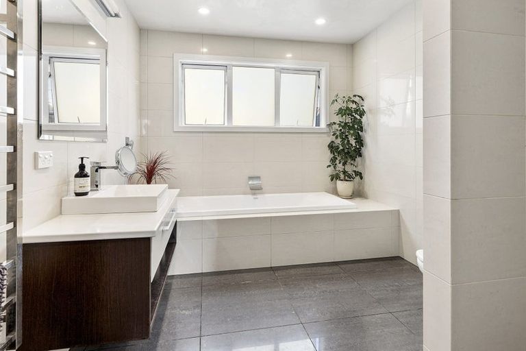 Photo of property in 8 Chatham Street, Berhampore, Wellington, 6023