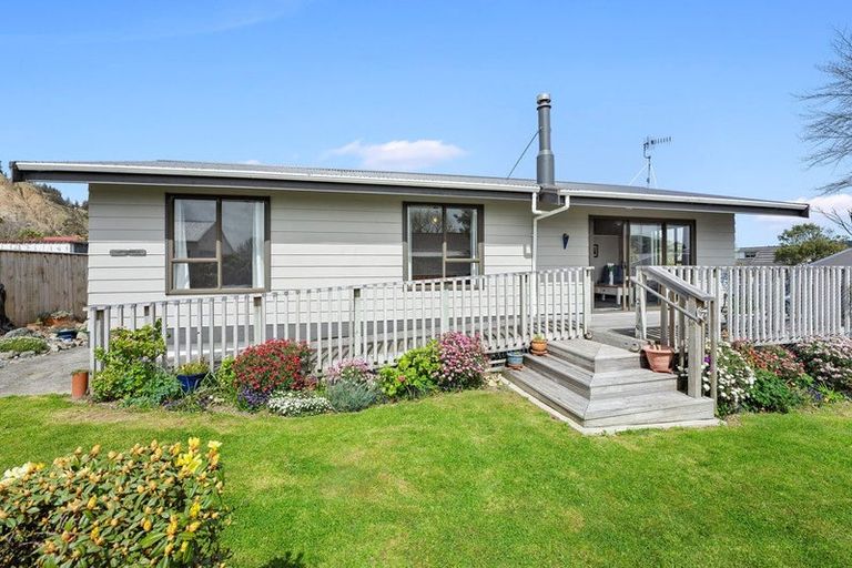 Photo of property in 24a He Awa Crescent, Waikanae, 5036