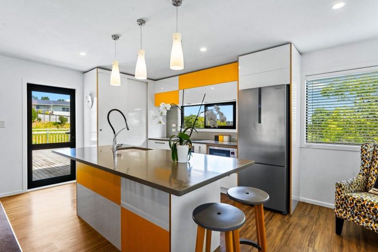 Photo of property in 26 Moffat Road, Red Beach, 0932