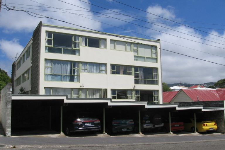 Photo of property in Westgate Flats, 9/36 Queen Street, Mount Victoria, Wellington, 6011