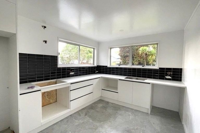 Photo of property in 58 Oreil Avenue, West Harbour, Auckland, 0618