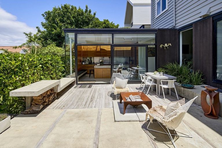 Photo of property in 8 Mcfarlane Street, Mount Victoria, Wellington, 6011