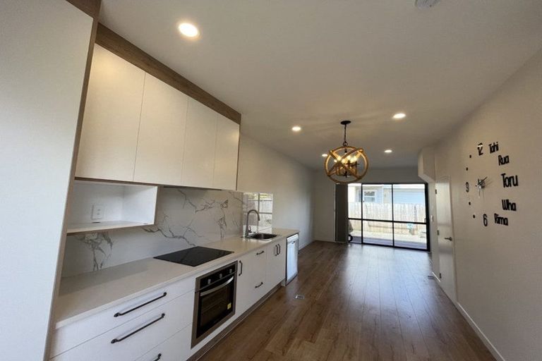 Photo of property in 17 Woodford Avenue, Woodend, 7610