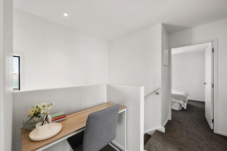 Photo of property in 96b Apu Crescent, Lyall Bay, Wellington, 6022