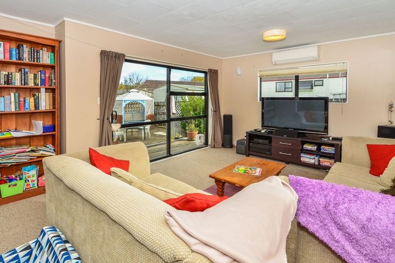 Photo of property in 2/9 Bellville Drive, Clendon Park, Auckland, 2103