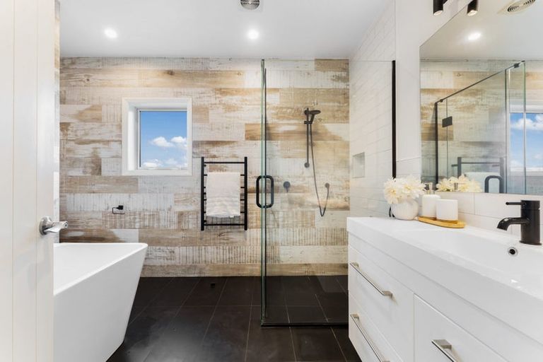 Photo of property in 22 Taikata Road, Te Atatu Peninsula, Auckland, 0610