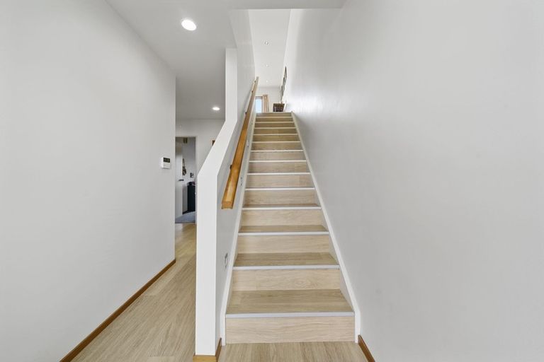 Photo of property in 8 Marina View, Paremata, Porirua, 5026