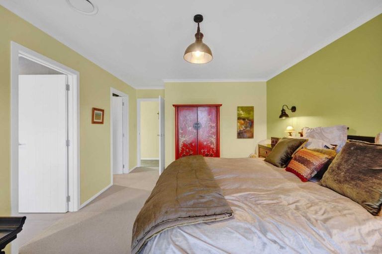 Photo of property in 2 Te Ara Karoiroa Road, Hurford, New Plymouth, 4374